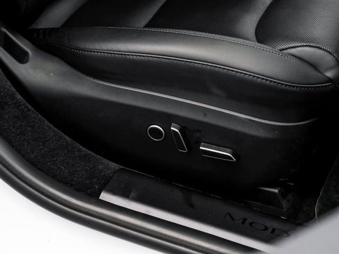 Used 2023 Tesla Model S Base image 42