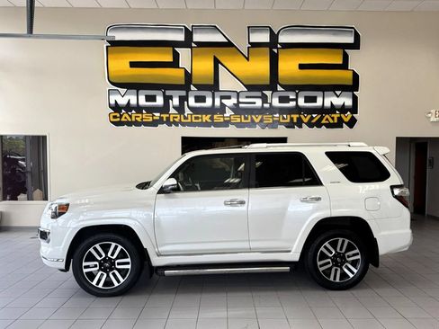 Used 2022 Toyota 4Runner Limited AWD/4WD image 4