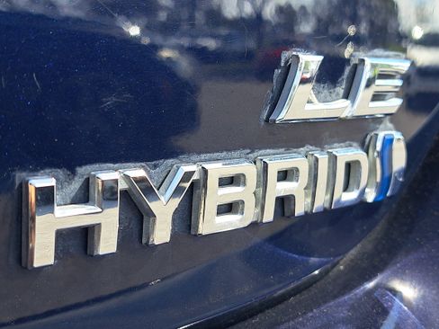 Used 2022 Toyota Camry LE image 6