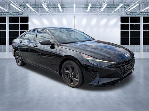 Used 2023 Hyundai Elantra SEL image 1