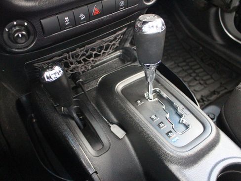 Used 2016 Jeep Wrangler Unlimited Rubicon w/ Connectivity Group image 25