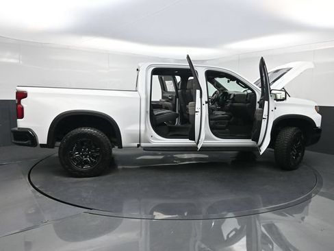 Used 2022 Chevrolet Silverado 1500 ZR2 w/ Technology Package AWD/4WD image 42