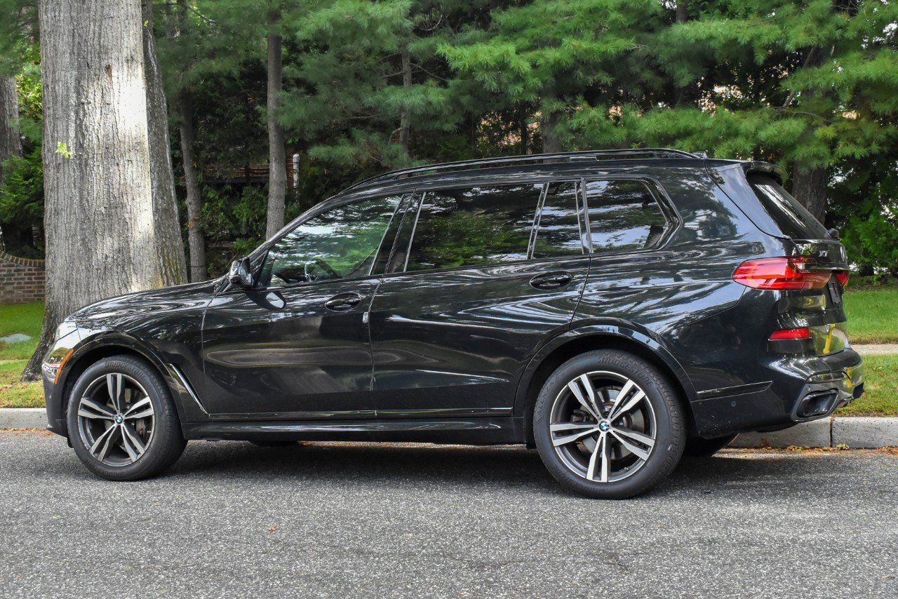 Used 2021 BMW X7 xDrive40i w/ M Sport Package AWD/4WD image 5