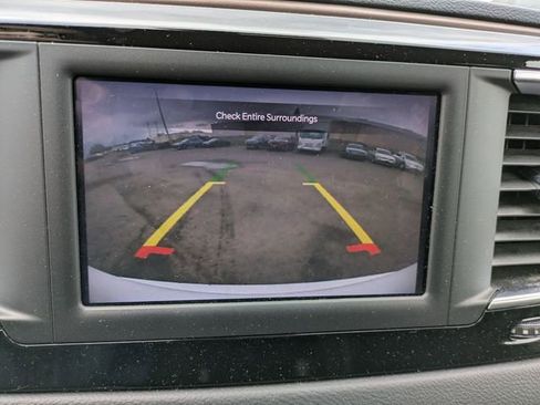 Used 2023 Chrysler Voyager LX FWD image 14