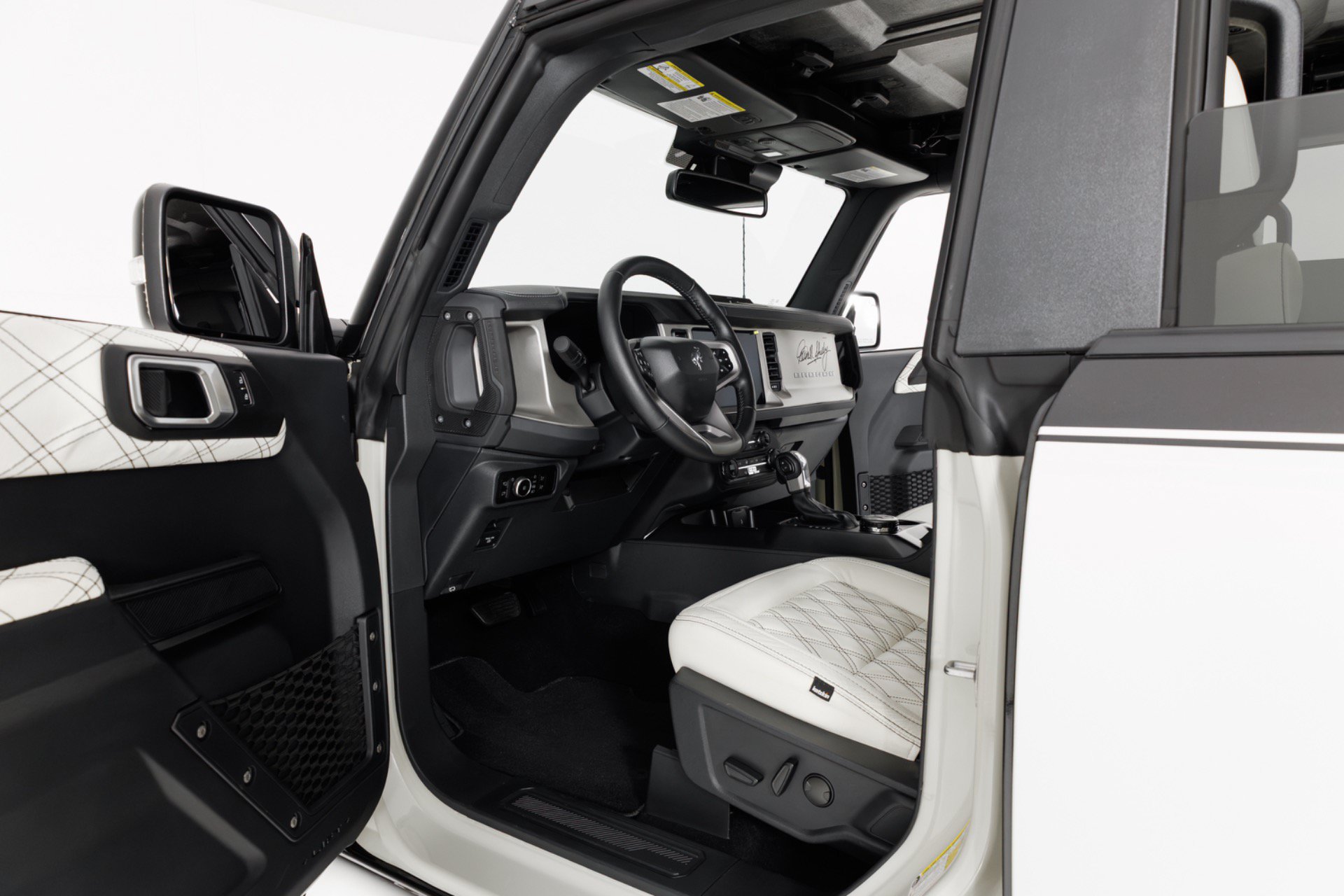 Used 2025 Ford Bronco Outer Banks AWD/4WD image 13