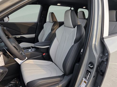 Certified 2026 Lexus TX 500h AWD w/ Technology Package image 16