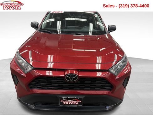 Used 2021 Toyota RAV4 LE image 9