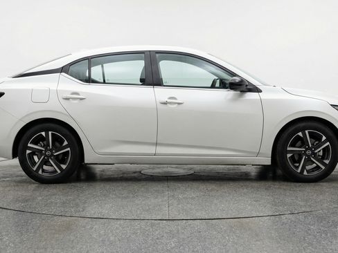 Used 2025 Nissan Sentra SV image 11