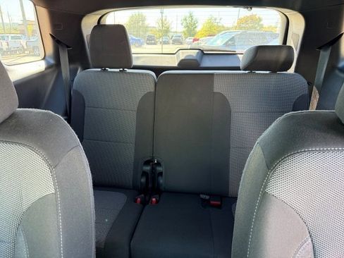 Used 2023 Chevrolet Traverse LT image 16