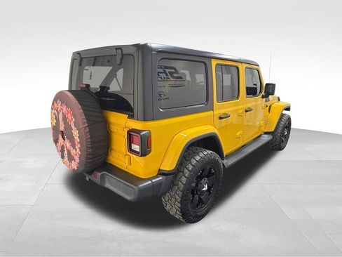 Used 2020 Jeep Wrangler Unlimited Sahara AWD/4WD image 4