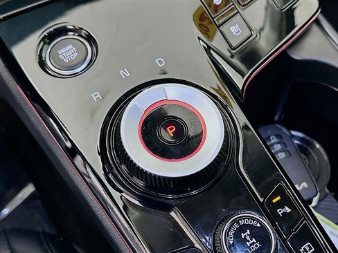 Used 2025 Kia Sportage SX Prestige image 23