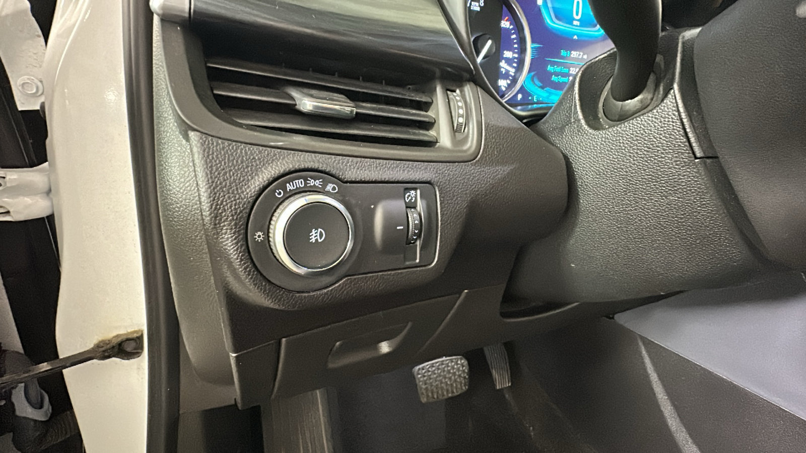 Used 2020 Buick Envision Premium AWD/4WD image 23