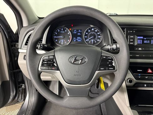 Used 2018 Hyundai Elantra SE image 16