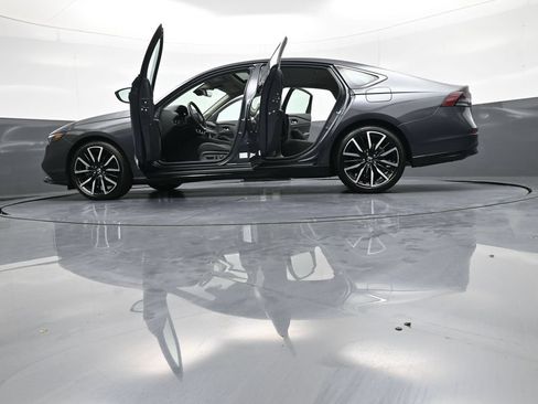Used 2025 Honda Accord Touring image 48