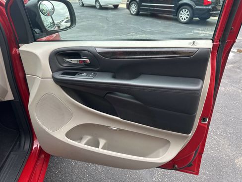 Used 2013 Dodge Grand Caravan SXT FWD image 12