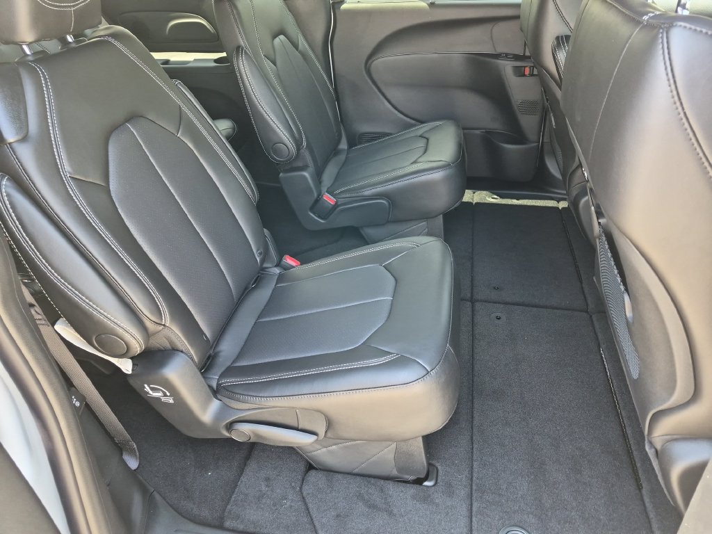 New 2027 Chrysler Pacifica Select w/ Family Tech Group FWD image 20