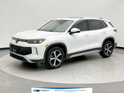 Certified 2026 Volkswagen Tiguan SE AWD/4WD image 1