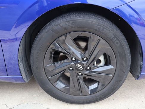Used 2023 Hyundai Elantra SEL w/ Preferred Accessory Package FWD image 10