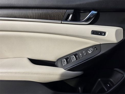 Used 2020 Honda Accord Touring image 17