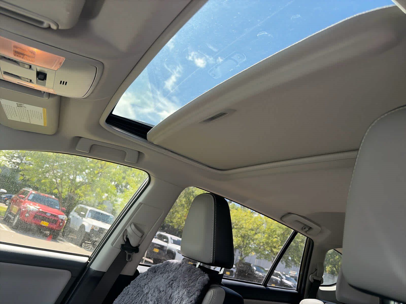Used 2018 Toyota RAV4 Limited w/ Advanced Technology Package AWD/4WD image 10