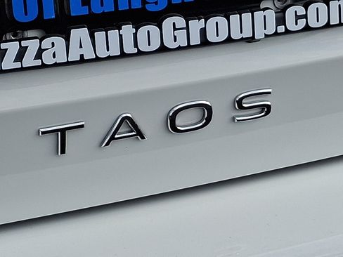 Used 2025 Volkswagen Taos SE image 30