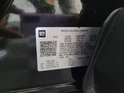 Used 2024 Chevrolet Trax LT w/ Sunroof Package FWD image 33