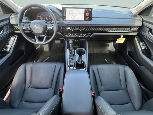 Used 2024 Honda Accord Touring image 10