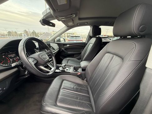 Used 2023 Audi Q5 2.0T Premium w/ Convenience Package image 13