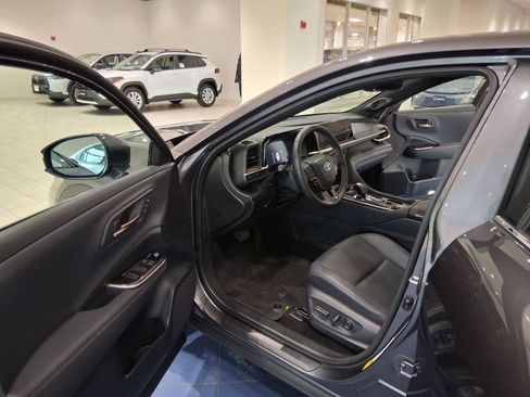 Used 2024 Toyota Crown Platinum image 8