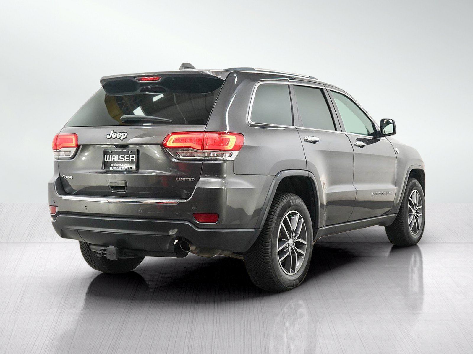 Used 2017 Jeep Grand Cherokee Limited AWD/4WD image 5