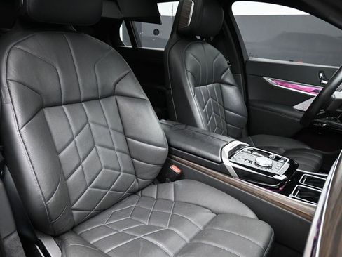 Used 2023 BMW i7 xDrive60 w/ Executive Package 2 image 28