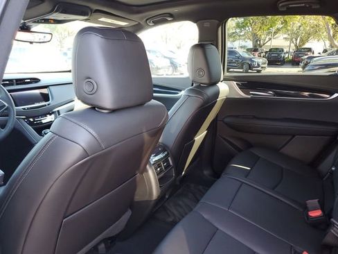 Used 2025 Cadillac XT5 Premium Luxury w/ Technology Package image 9