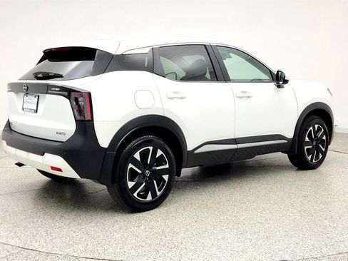Used 2025 Nissan Kicks SV AWD/4WD image 5
