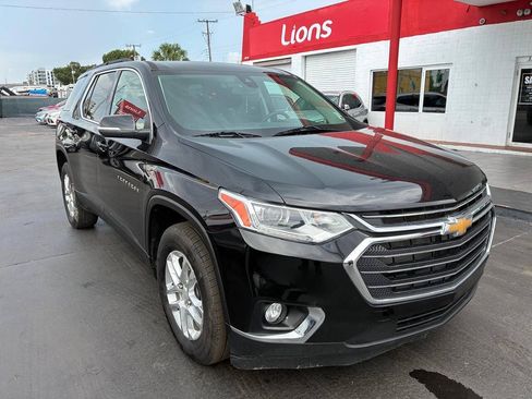 Used 2021 Chevrolet Traverse LT FWD image 3