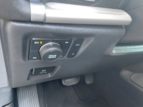 Used 2025 Ford Expedition Active AWD/4WD image 27
