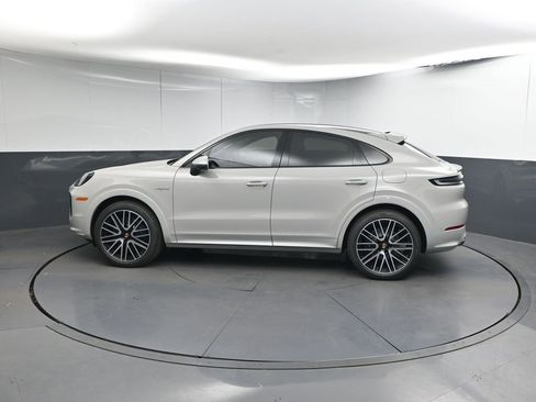 New 2026 Porsche Cayenne E-Hybrid Coupe AWD/4WD image 2