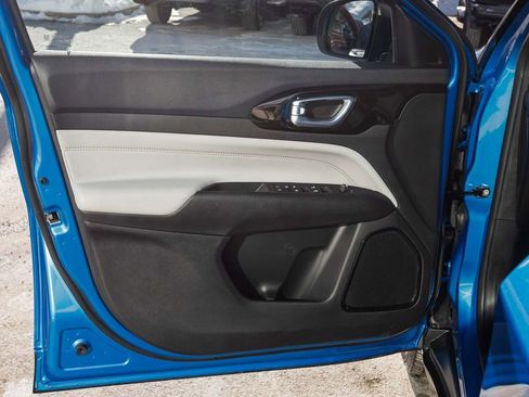 Used 2026 Jeep Compass Limited image 11