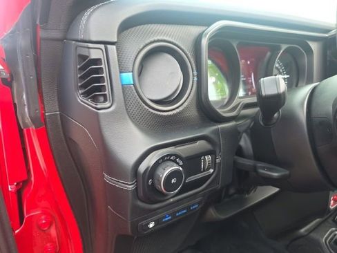 Used 2024 Jeep Wrangler Unlimited Rubicon 4xe AWD/4WD image 18