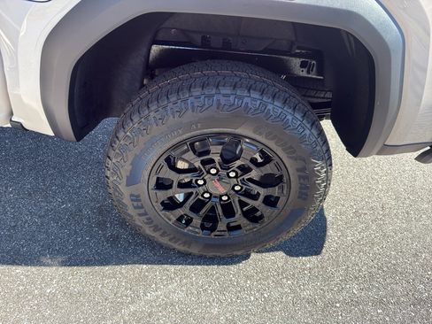 New 2026 GMC Canyon Elevation w/ Convenience Package image 19