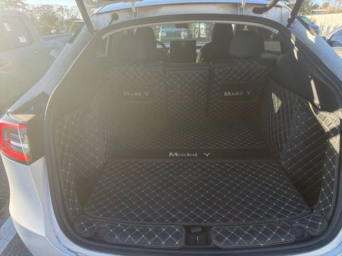 Used 2021 Tesla Model Y Long Range image 5