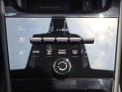 New 2025 Porsche Cayenne Coupe image 17