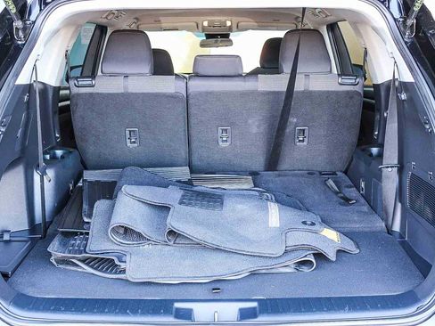 Used 2023 Toyota Highlander L FWD image 25