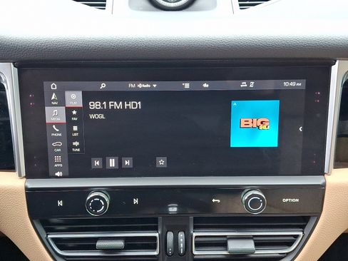 Used 2022 Porsche Macan image 18