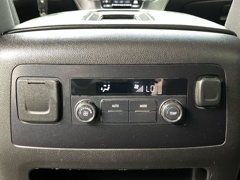 Used 2015 GMC Yukon XL SLE AWD/4WD image 11