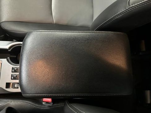 Used 2024 Toyota 4Runner SR5 Premium w/ Moonroof Package AWD/4WD image 17