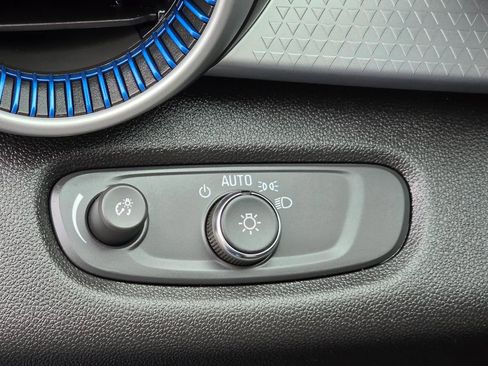 Used 2025 Chevrolet Trax LS image 14