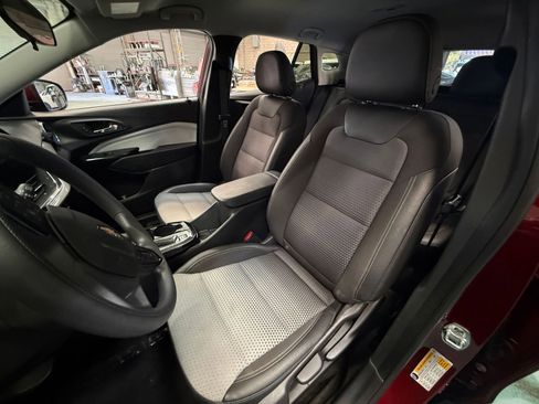 Used 2025 Chevrolet Trax LT image 34