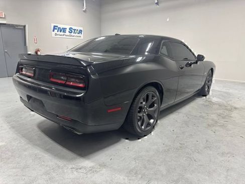 Used 2017 Dodge Challenger R/T RWD image 5