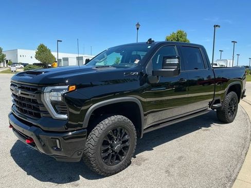 Used 2025 Chevrolet Silverado 2500 LTZ w/ Trail Boss Package AWD/4WD image 3