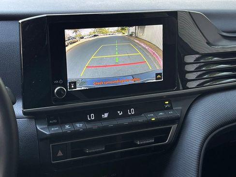 Used 2025 Toyota Camry SE image 17